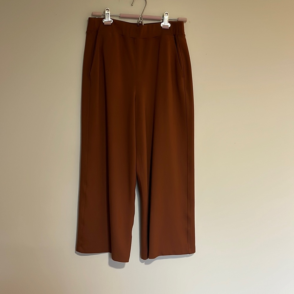 Kit and Ace Wide leg pant. Crop length.